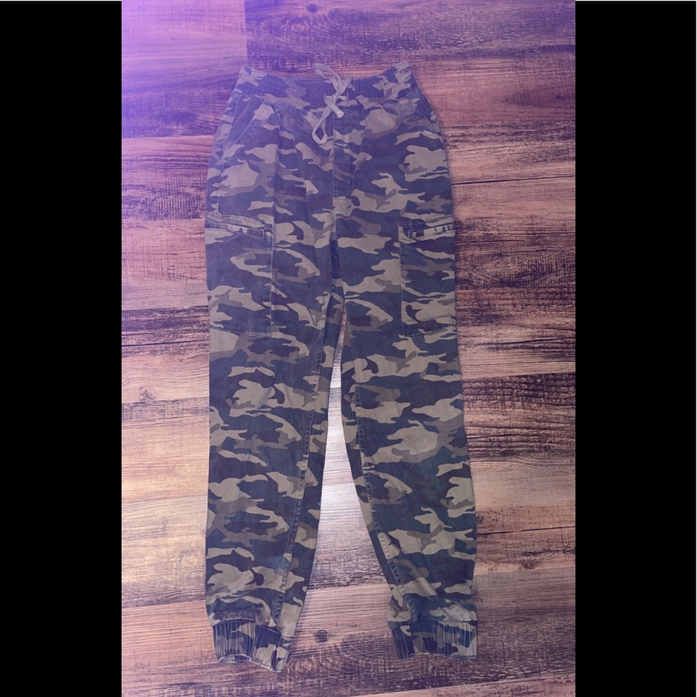 Hollister camo joggers!
